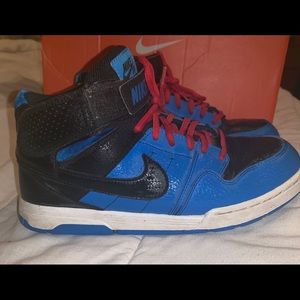 Nike Boys Size 5Youth